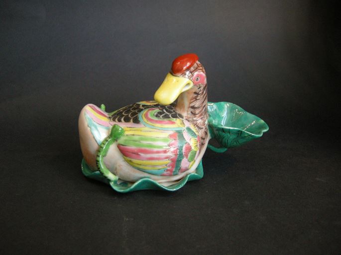 Duck on a lotus leaf porcelain famille rose | MasterArt